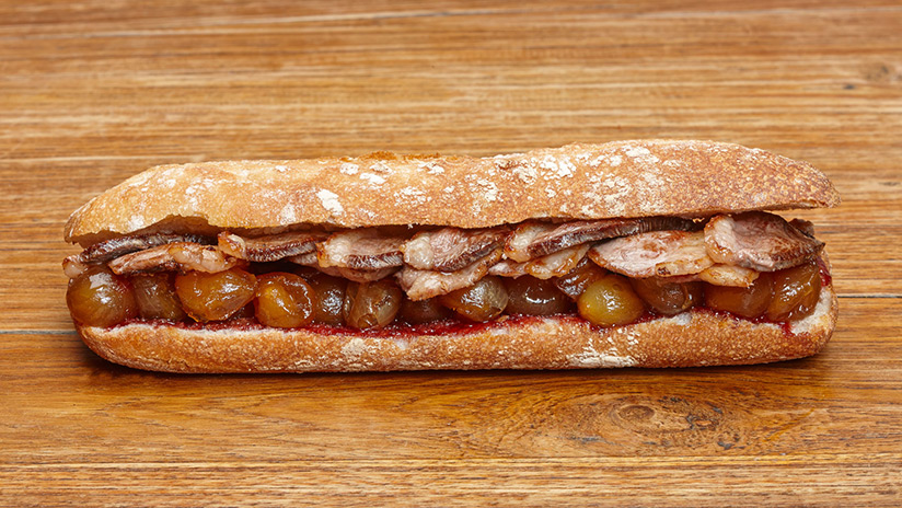 Bocadillo de Magret de pato asado con cebollitas glaseadas, salsa agridulce de Oporto y frambuesas